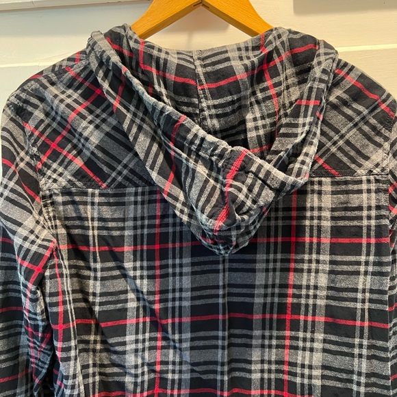 True Religion shirt barely worn - Picture 3 of 3